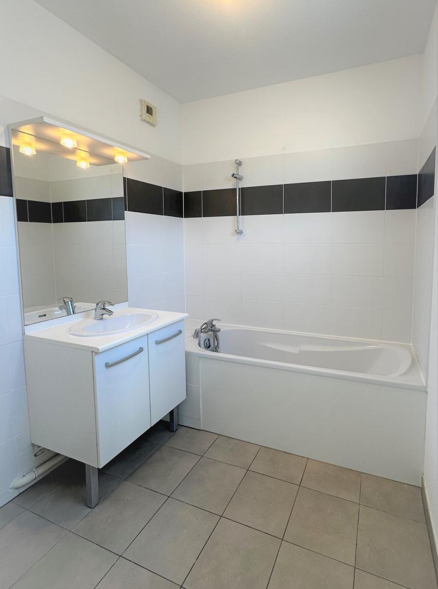 
																																							3 pièces - 
																																						1er étage - 75m² - 959,61 € - Photo #3