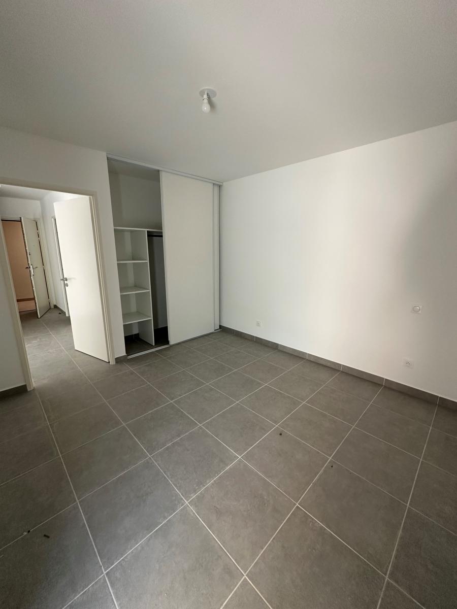 
																			2 pièces - 
																		1er étage - 49m² - 561,06 € - Photo #4