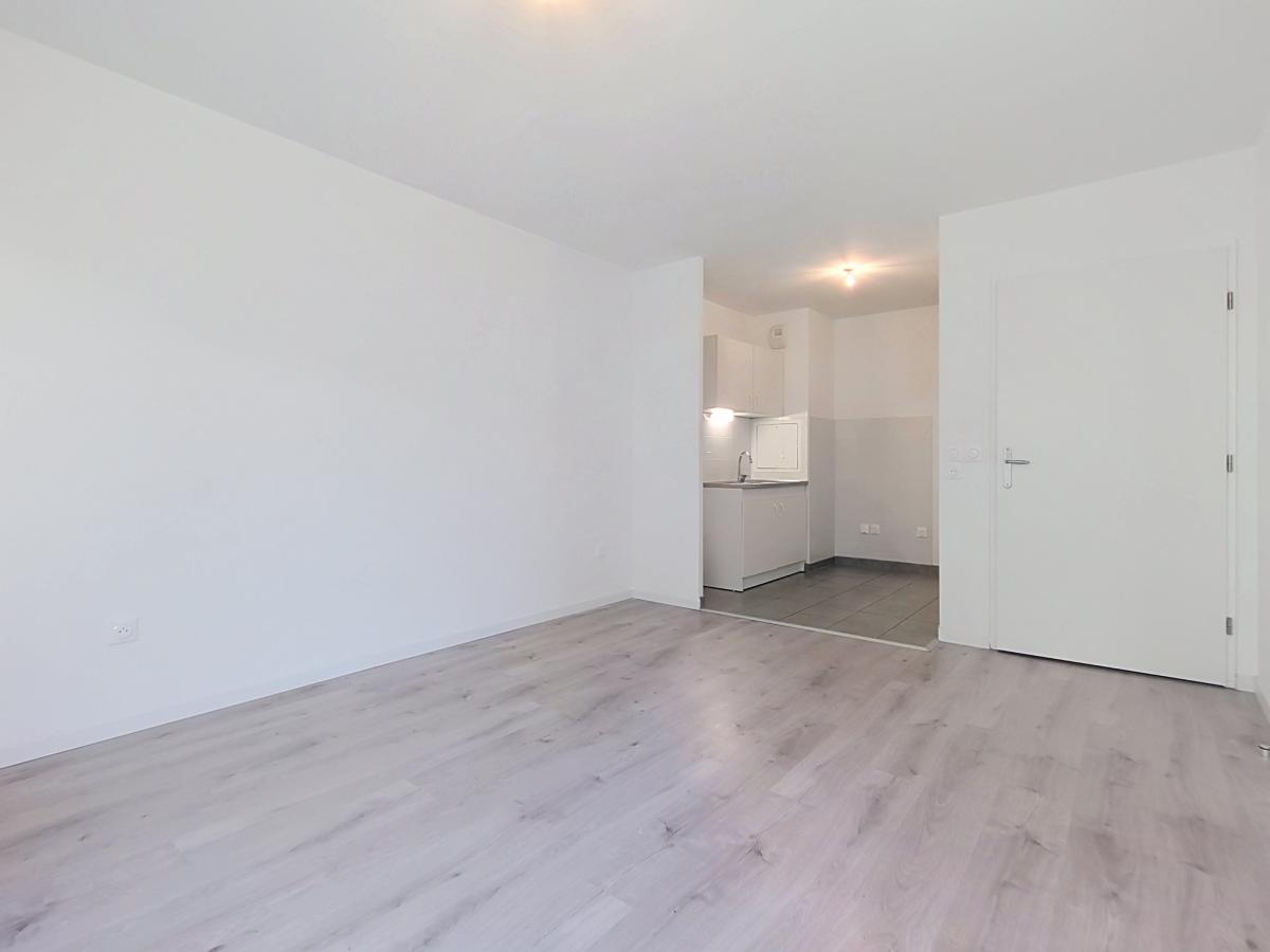 2 pièces - 1er étage - 43m² - 835,78 € - Photo #2