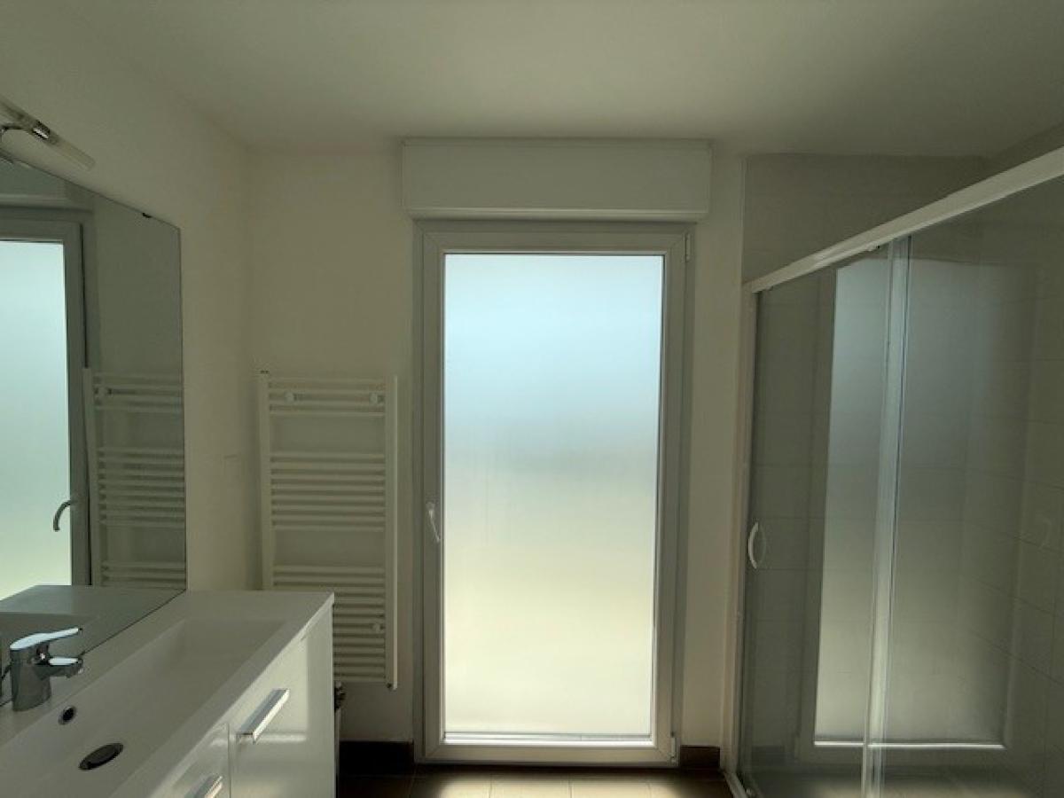 
																																							1 pièce - 
																																						RDC - 32m² - 585,21 € - Photo #3