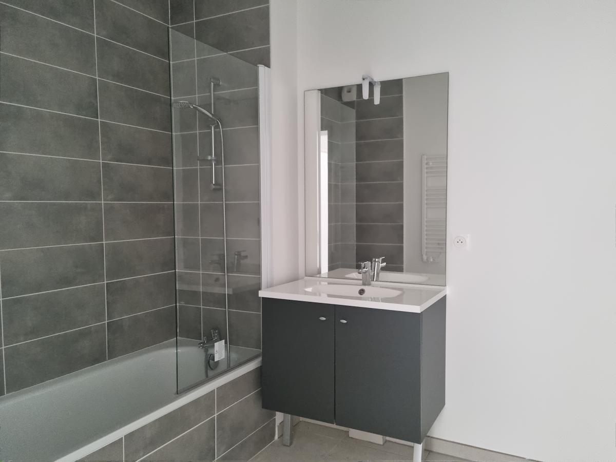 
																																							3 pièces - 
																																						3ème étage - 61m² - 1 068,47 € - Photo #3