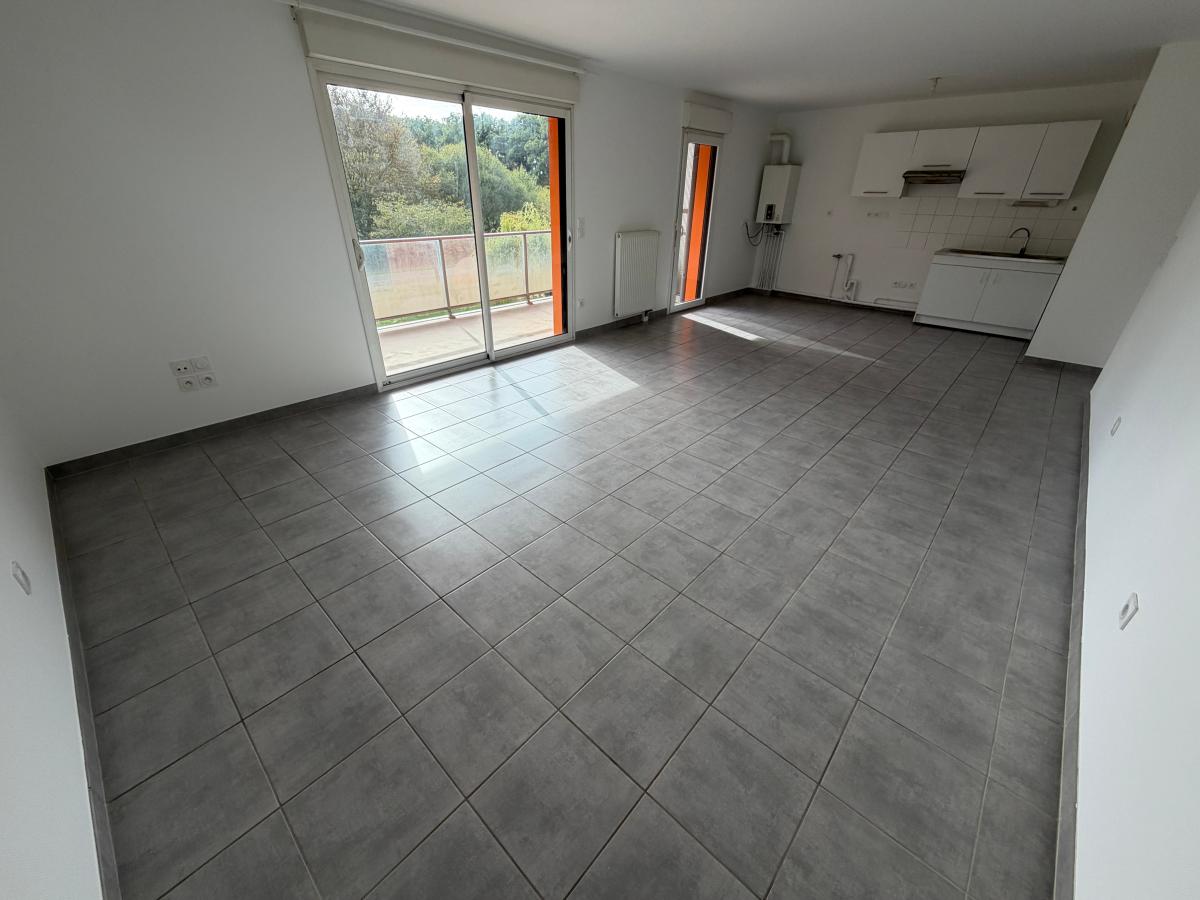 
																																							4 pièces - 
																																						1er étage - 84m² - 903,68 € - Photo #3