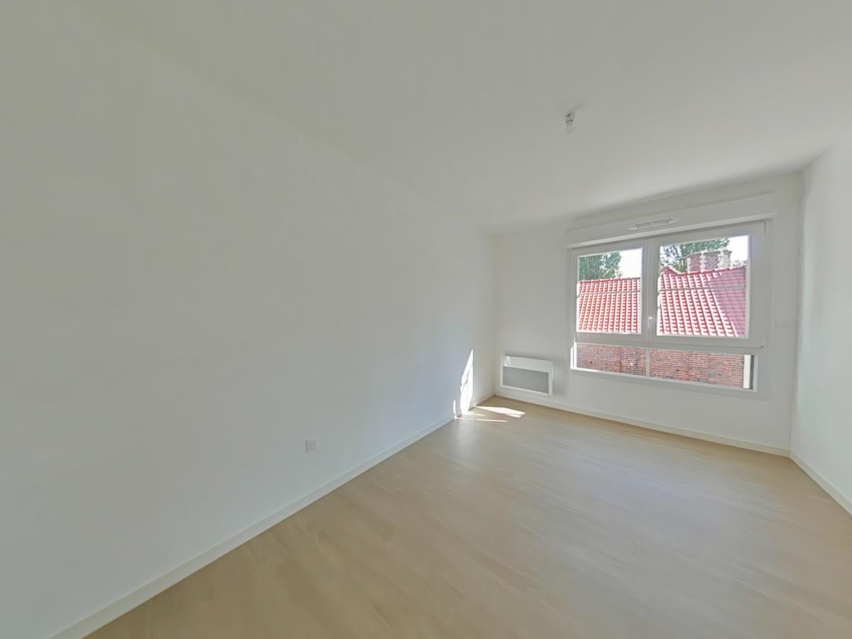 
																																							3 pièces - 
																																						1er étage - 64m² - 877,50 € - Photo #4