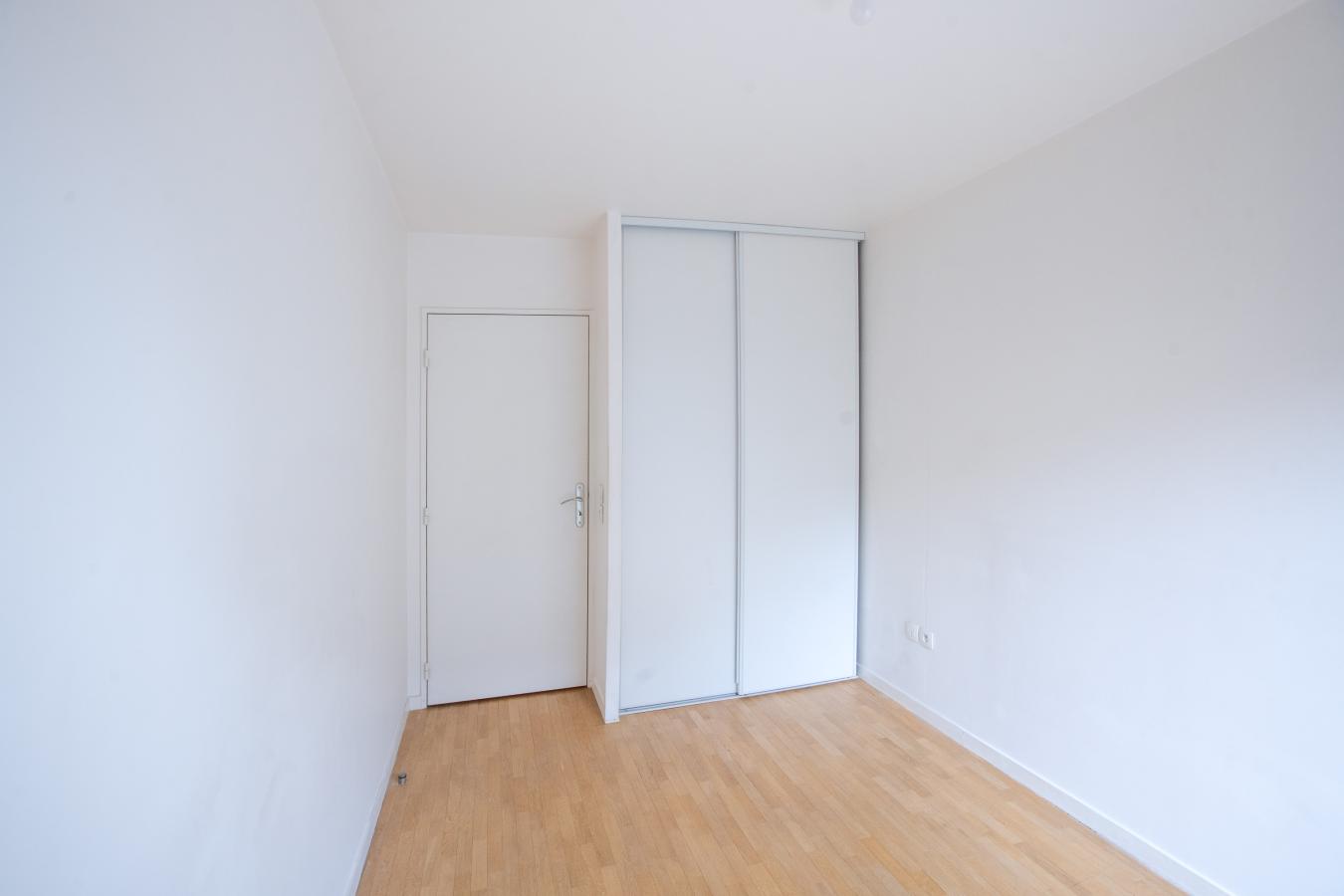 
																																							4 pièces - 
																																						1er étage - 76m² - 1 920,59 € - Photo #3