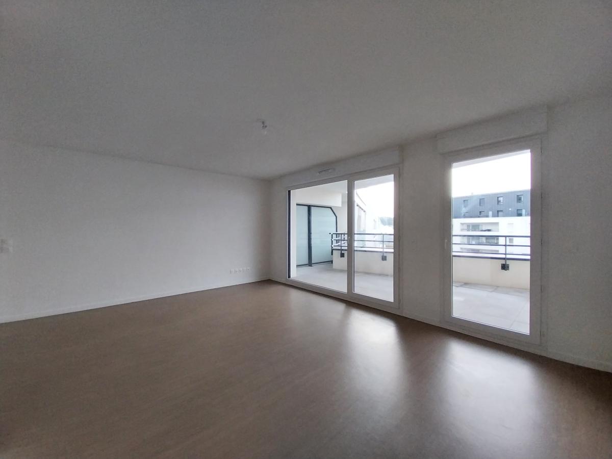 4 pièces - 3ème étage - 90m² - 1 029,90 € - Photo #2