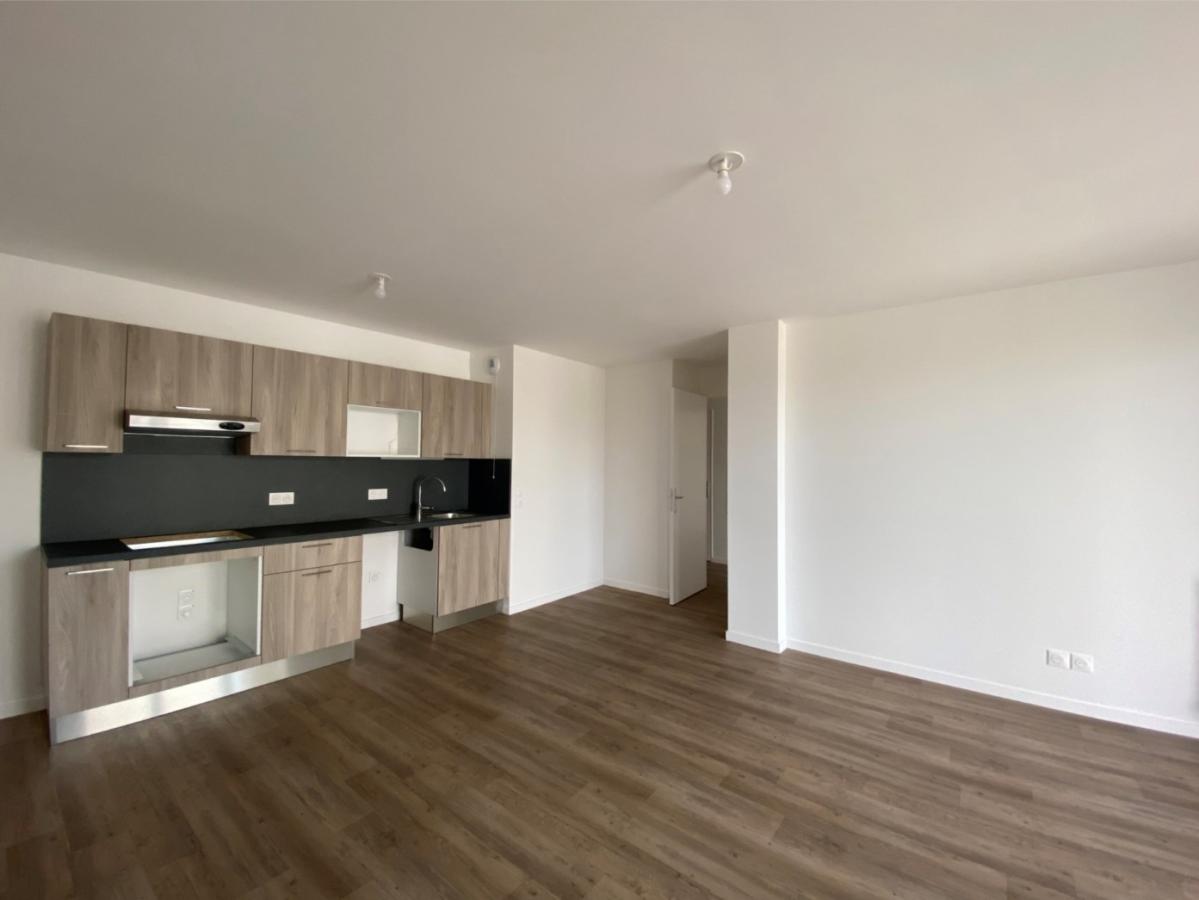 
																																							3 pièces - 
																																						3ème étage - 72m² - 1 269,19 € - Photo #2