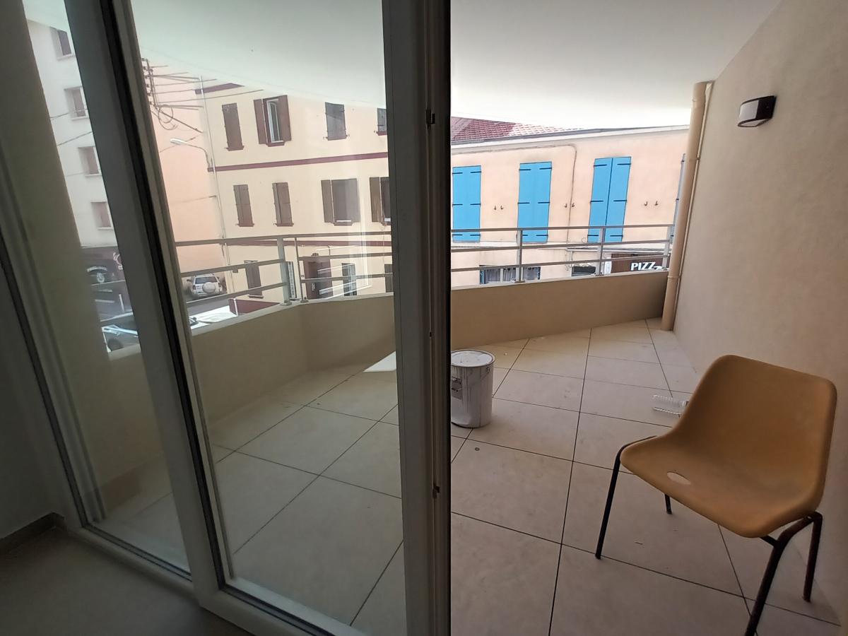 3 pièces - 1er étage - 61m² - 918,20 € - Photo #2