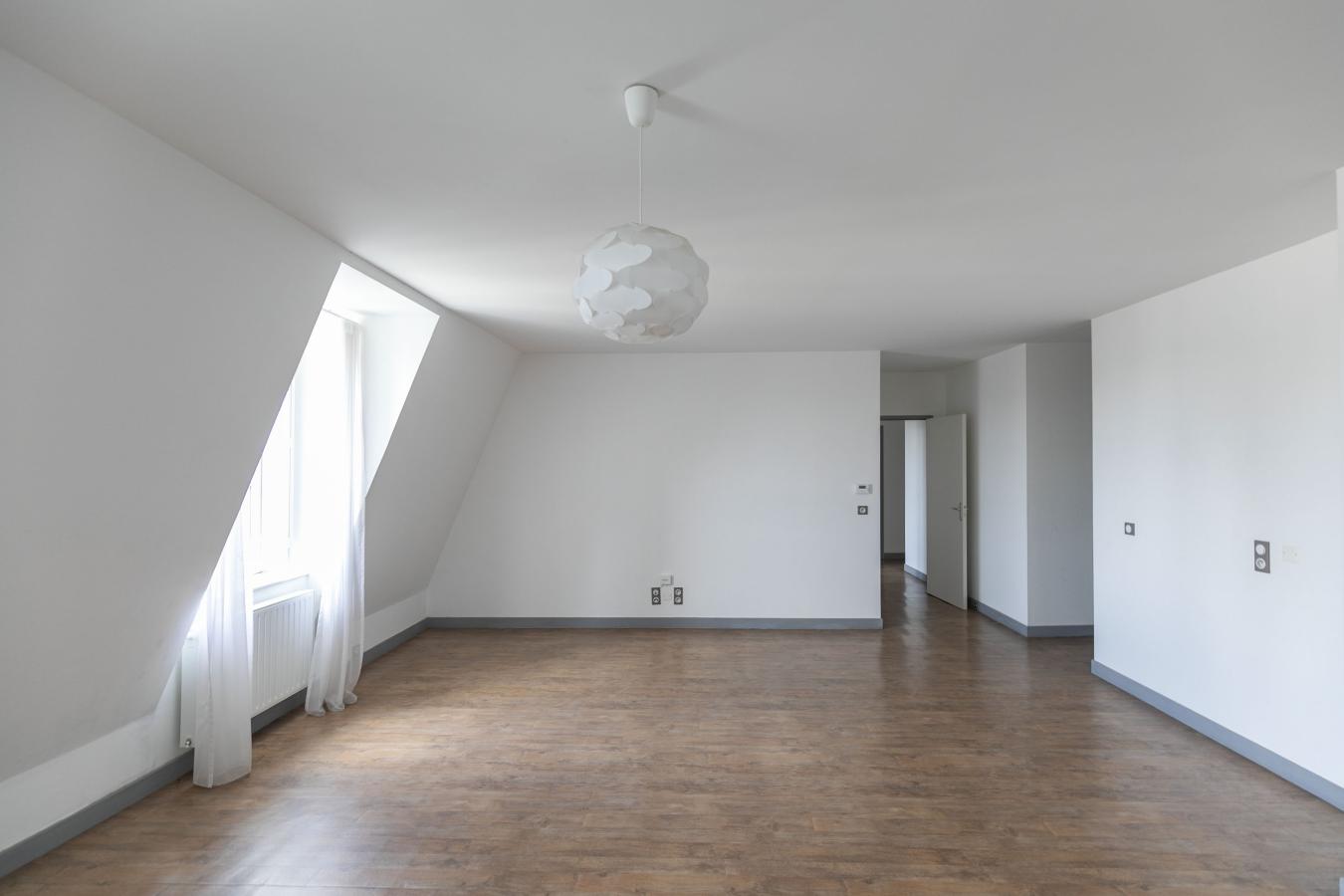 
																																							4 pièces - 
																																						5ème étage - 94m² - 1 086,78 € - Photo #1