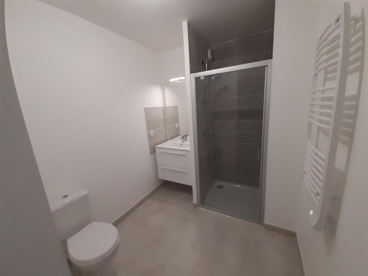 
																																							2 pièces - 
																																						1er étage - 39m² - 660,90 € - Photo #2