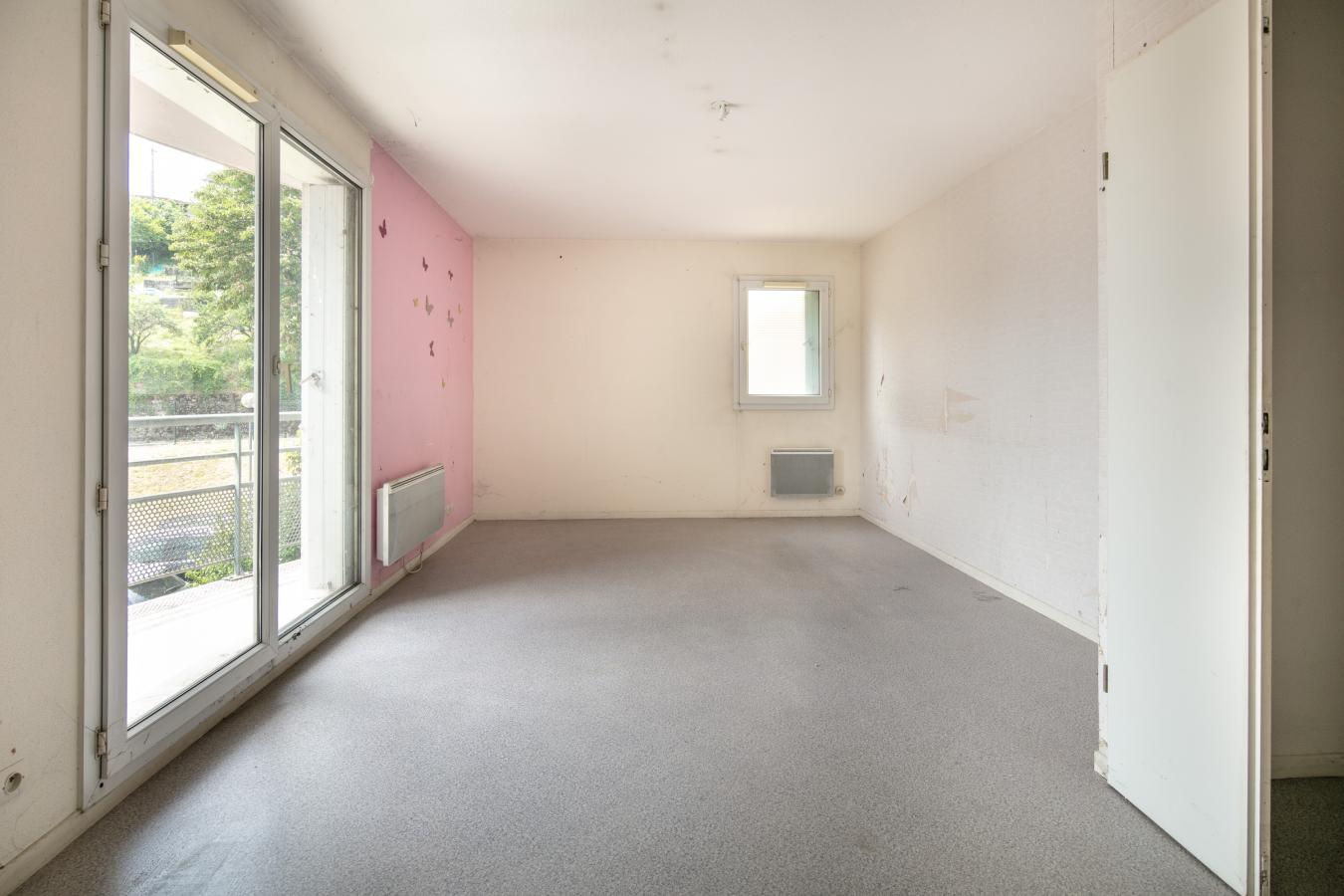 5 pièces - 1er étage - 99m² - 150 000 € - Photo #1