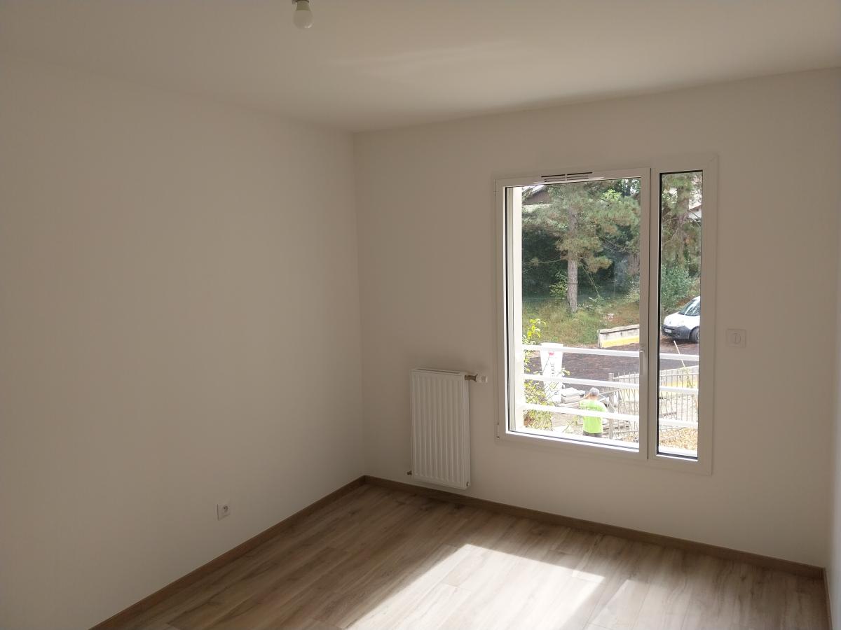 
																			3 pièces - 
																		RDC - 66m² - 985,18 € - Photo #3