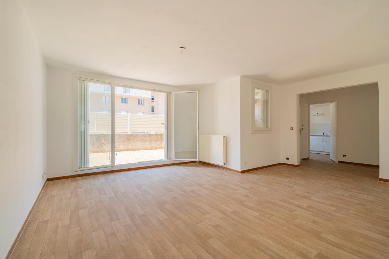 
																																							6 pièces - 
																																						RDC - 112m² - 220 000 € - Photo #3