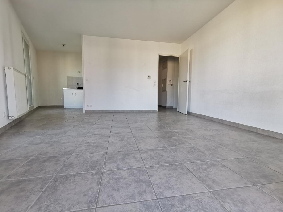 2 pièces - 7ème étage - 46m² - 715,39 € - Photo #2