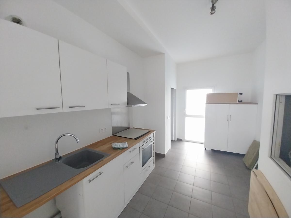 
																																							4 pièces - 
																																						1er étage - 92m² - 2 132,45 € - Photo #4