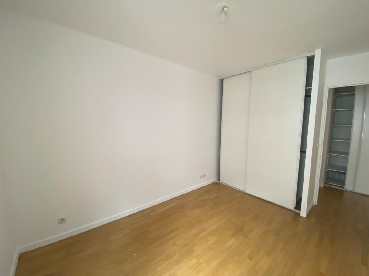 
																																							5 pièces - 
																																						3ème étage - 94m² - 1 860,42 € - Photo #2