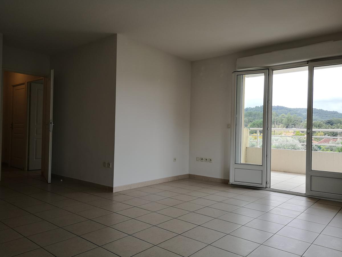 
																																							3 pièces - 
																																						1er étage - 63m² - 822,49 € - Photo #3