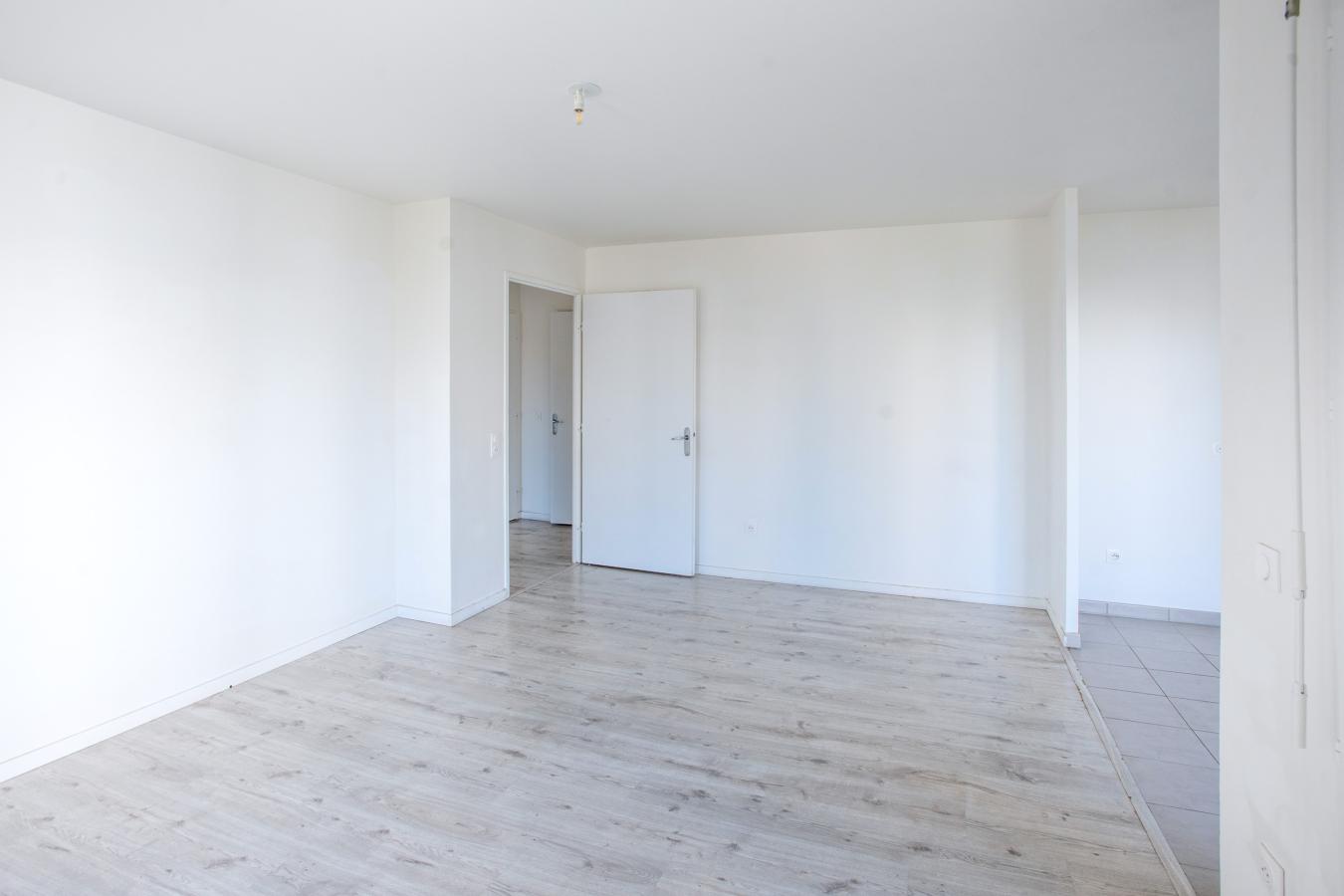 
																																							3 pièces - 
																																						2ème étage - 60m² - 1 426,22 € - Photo #3