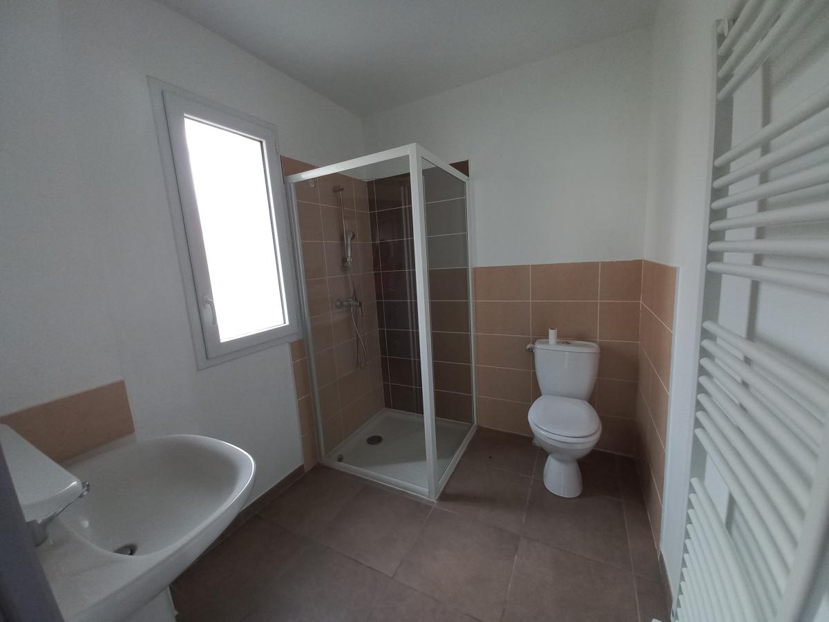 
																																							5 pièces - 
																																						RDC - 105m² - 979,53 € - Photo #5