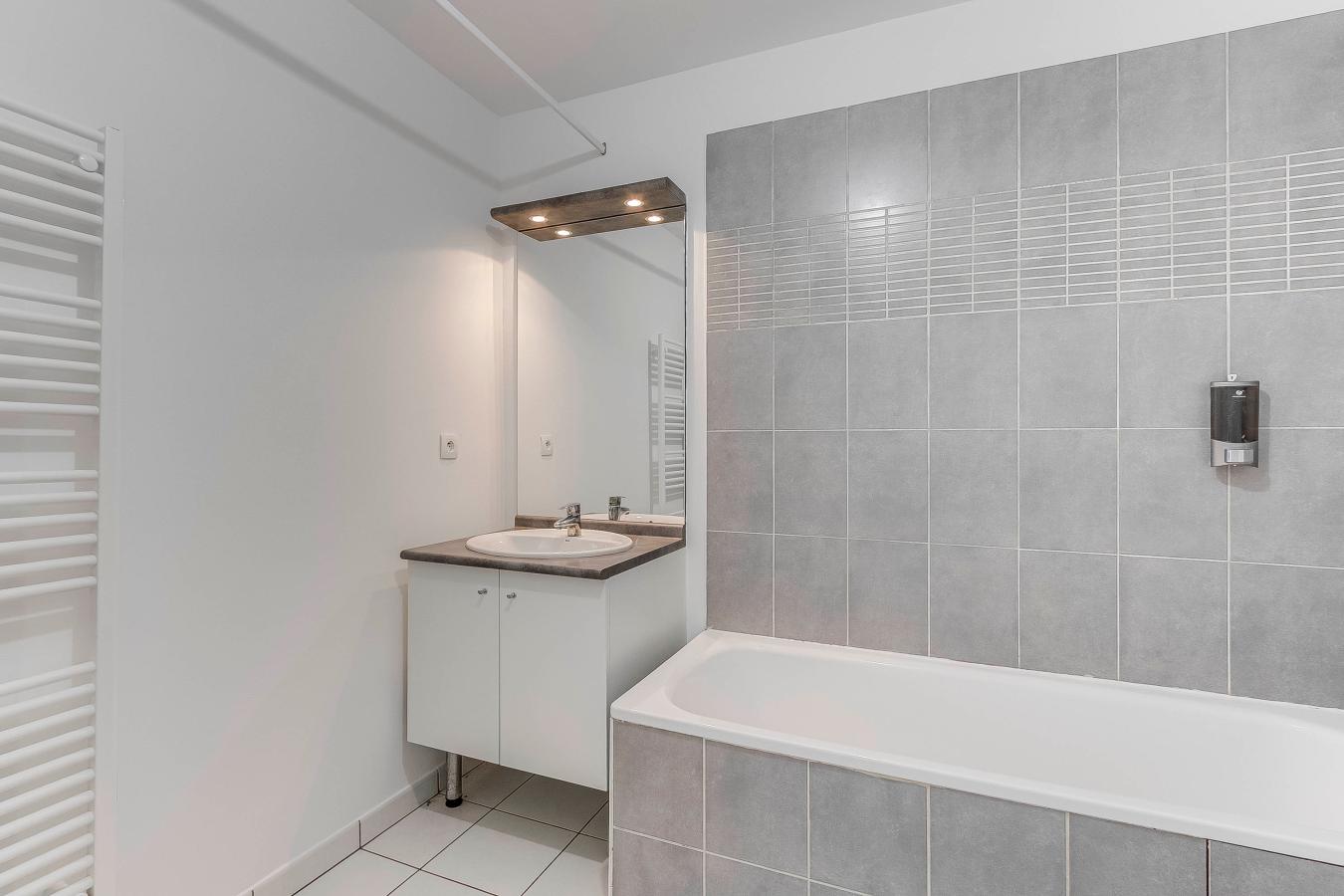 
																			4 pièces - 
																		RDC - 95m² - 1 055,81 € - Photo #6