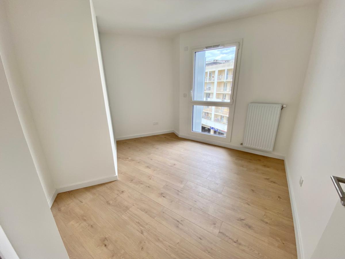 
																																							3 pièces - 
																																						6ème étage - 73m² - 1 057,56 € - Photo #5