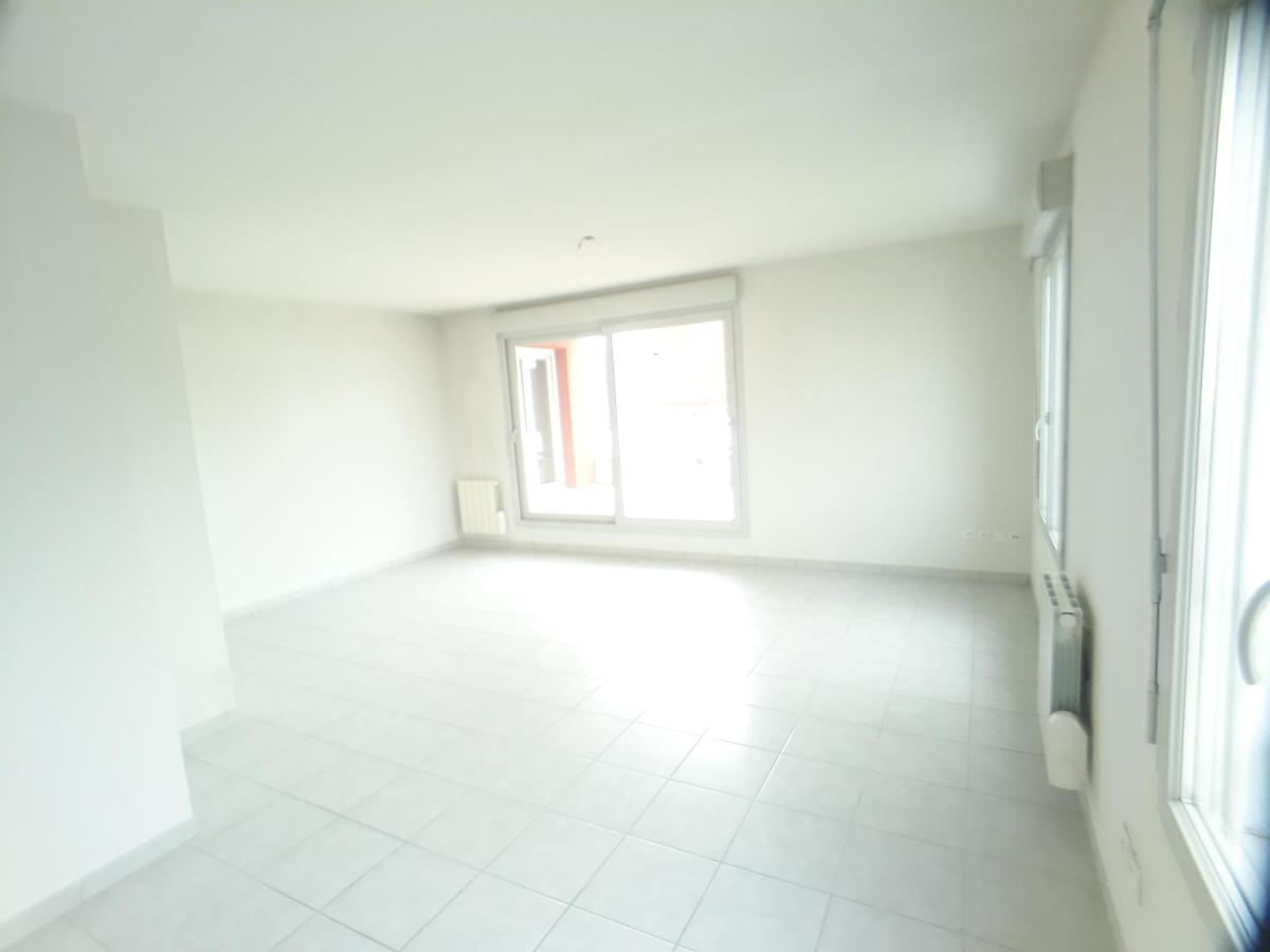 
																																							2 pièces - 
																																						3ème étage - 52m² - 710,72 € - Photo #2