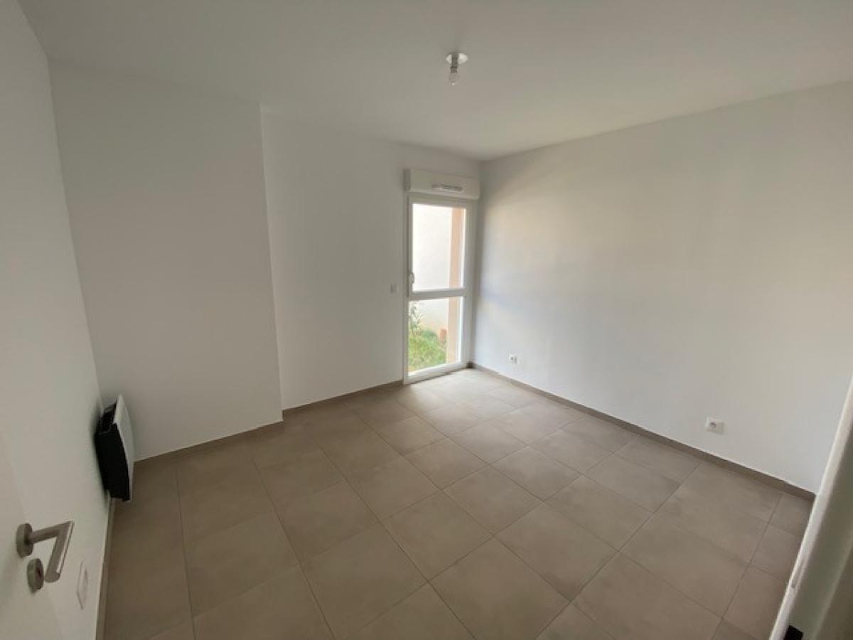 
																																							4 pièces - 
																																						RDC - 99m² - 1 139,61 € - Photo #3