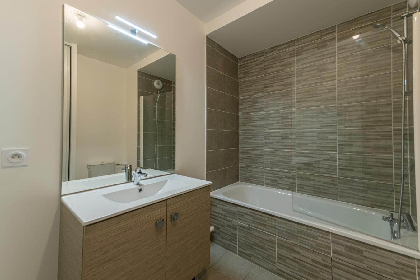 
																																							5 pièces - 
																																						RDC - 96m² - 1 673,95 € - Photo #4