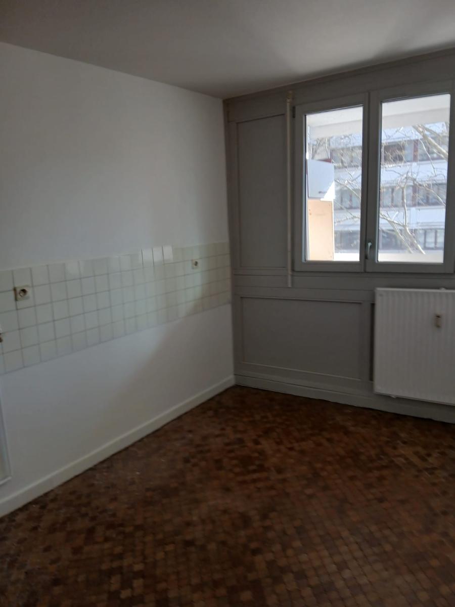 
																			3 pièces - 
																		3ème étage - 76m² - 1 097,64 € - Photo #7