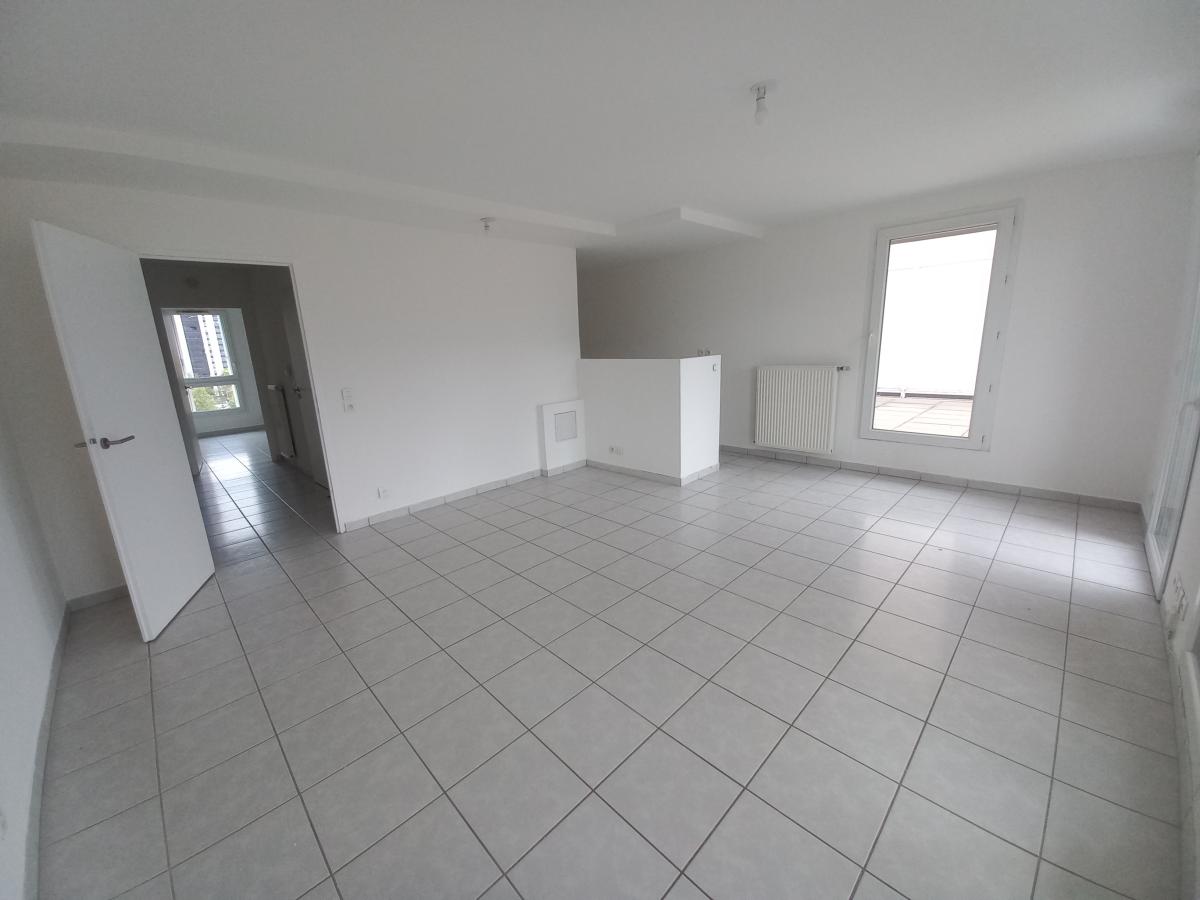 
																																							4 pièces - 
																																						6ème étage - 79m² - 1 025,38 € - Photo #3