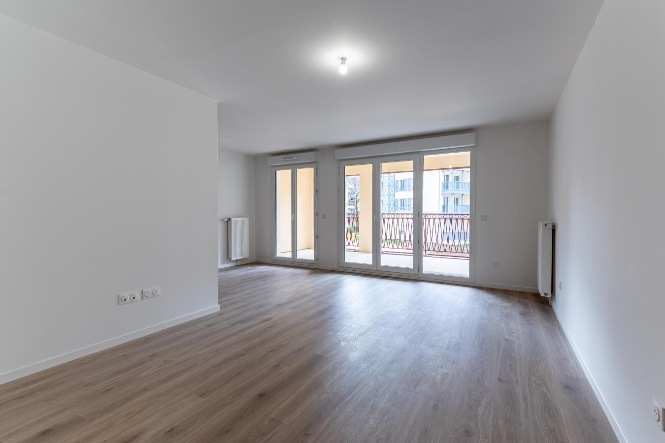 
																			5 pièces - 
																		RDC - 98m² - 1 533,74 € - Photo #3