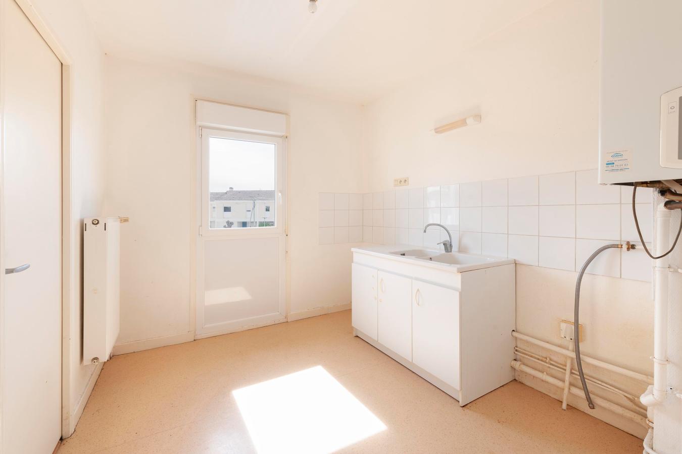 3 pièces - 2ème étage - 61m² - 74 000 € - Photo #1