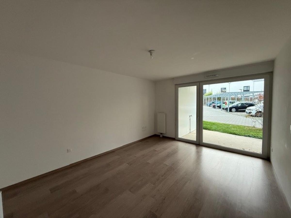 
																																							1 pièce - 
																																						RDC - 32m² - 585,68 € - Photo #1