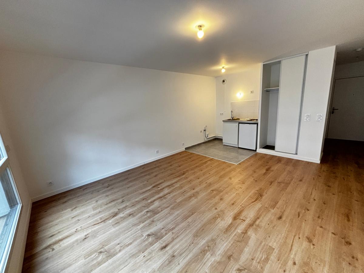 
																			1 pièce - 
																		1er étage - 32m² - 843,69 € - Photo #5