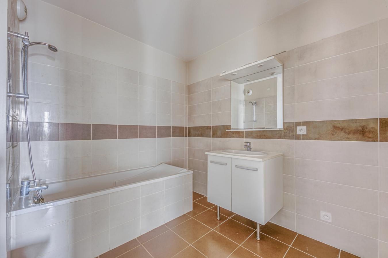 
																																							4 pièces - 
																																						1er étage - 85m² - 1 095,77 € - Photo #3