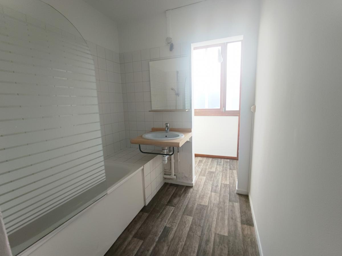
																			4 pièces - 
																		13ème étage - 75m² - 1 526,11 € - Photo #3