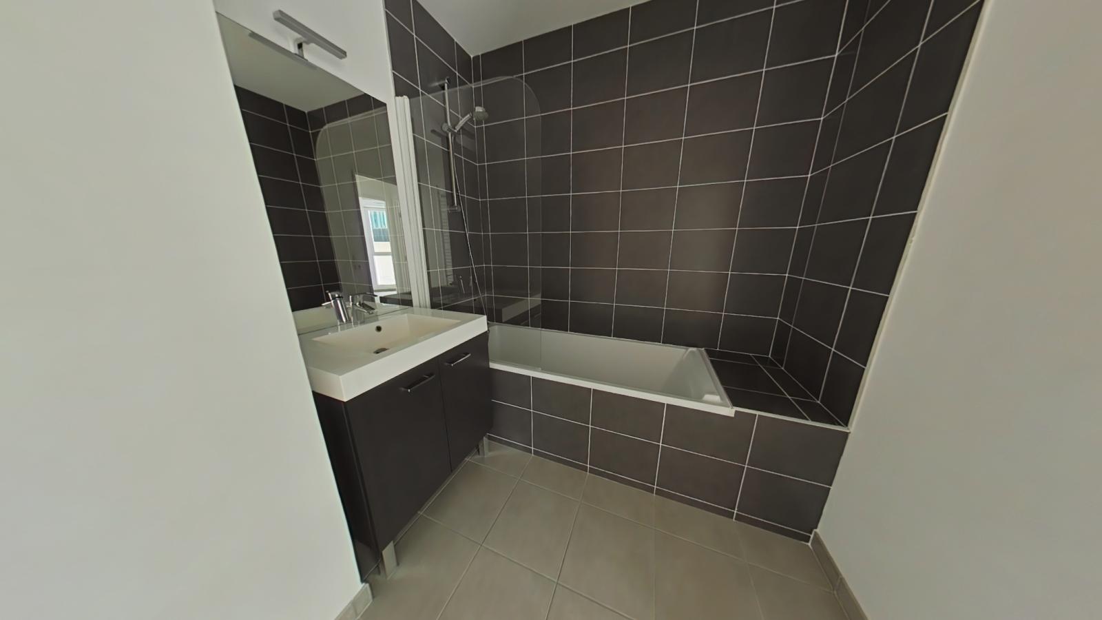 
																																							3 pièces - 
																																						1er étage - 65m² - 862,16 € - Photo #5