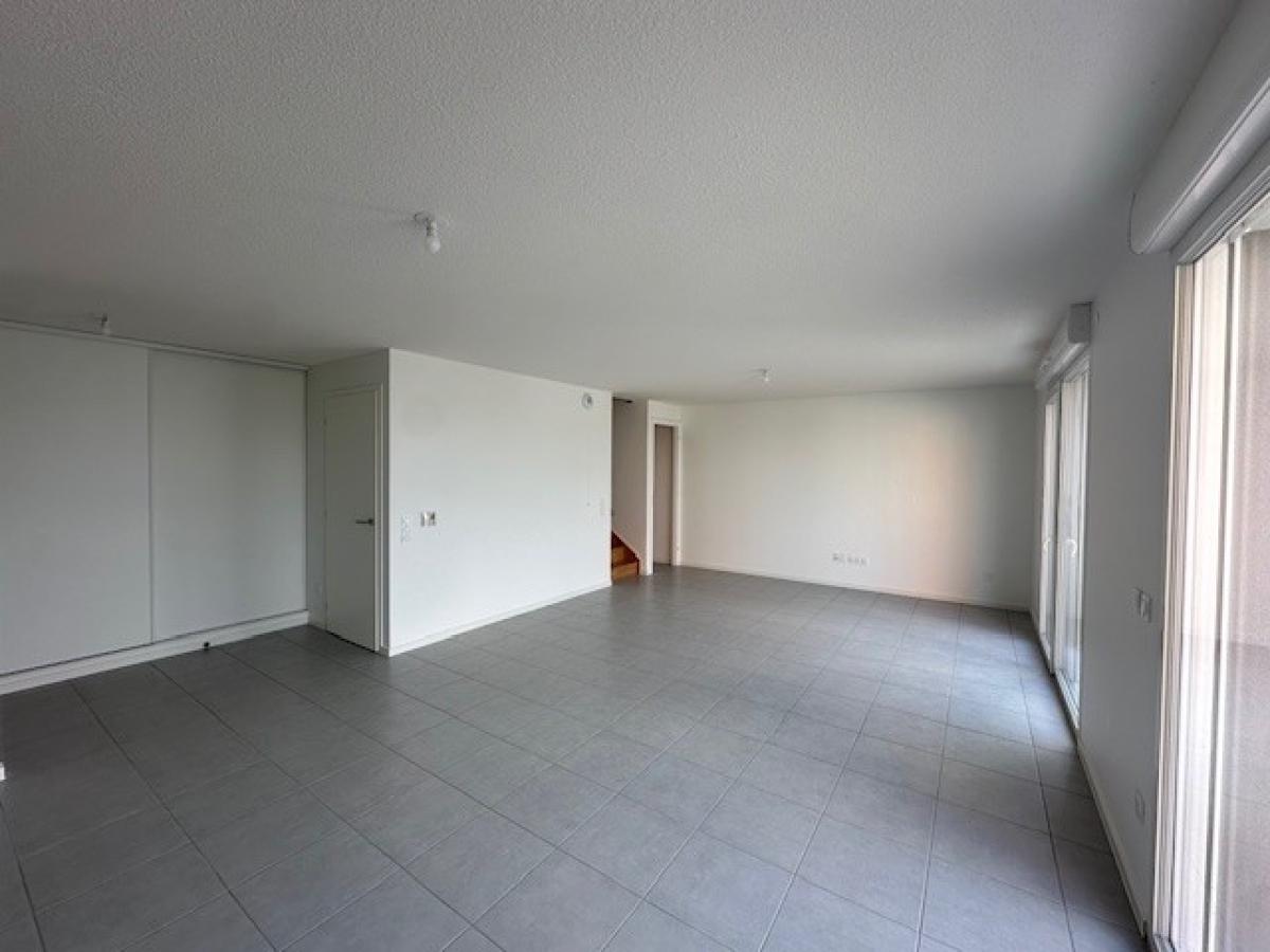 
																																							4 pièces - 
																																						1er étage - 84m² - 1 265,99 € - Photo #3