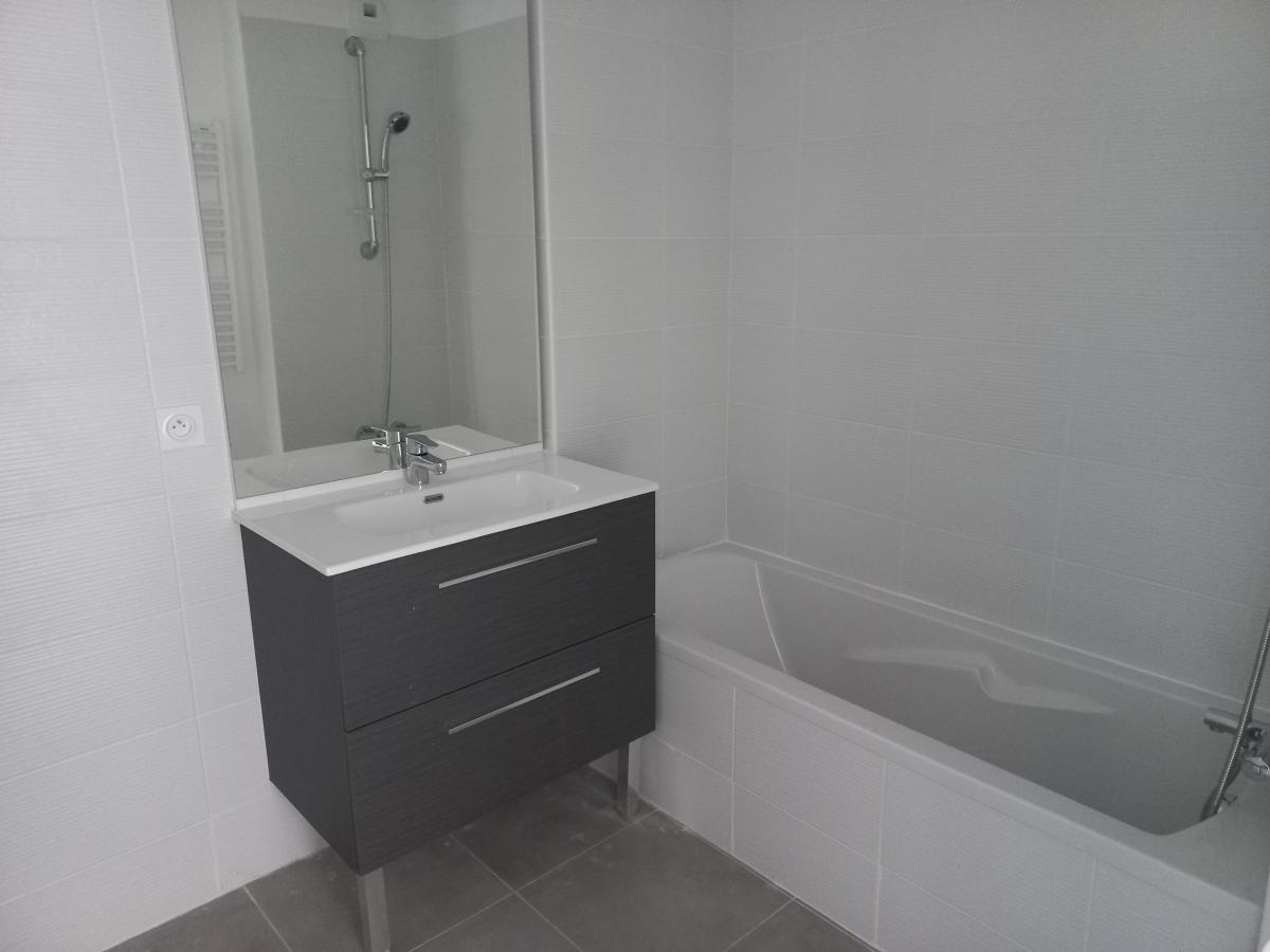 
																																							3 pièces - 
																																						3ème étage - 62m² - 1 278,39 € - Photo #3