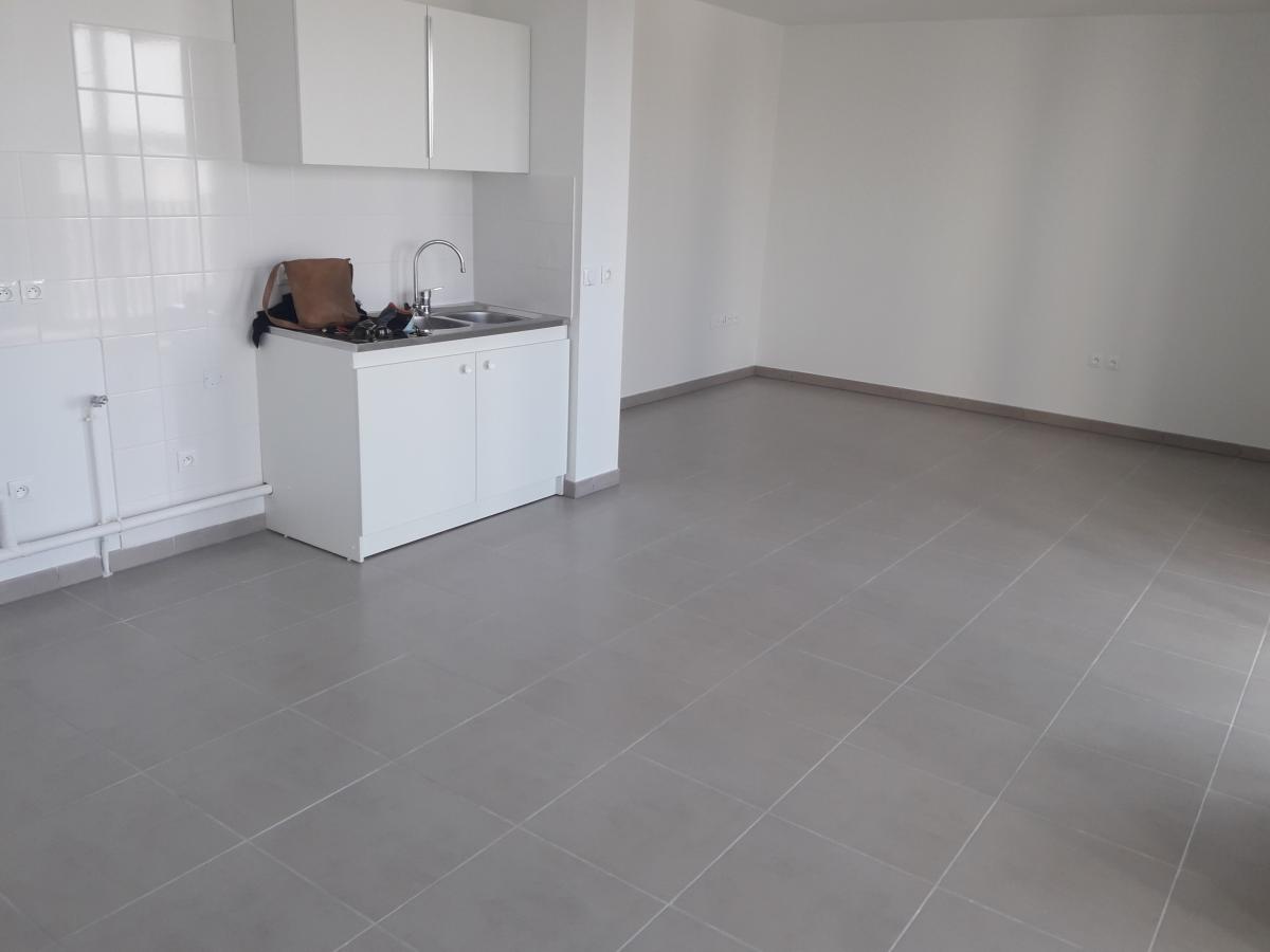 2 pièces - 7ème étage - 53m² - 870,76 € - Photo #2