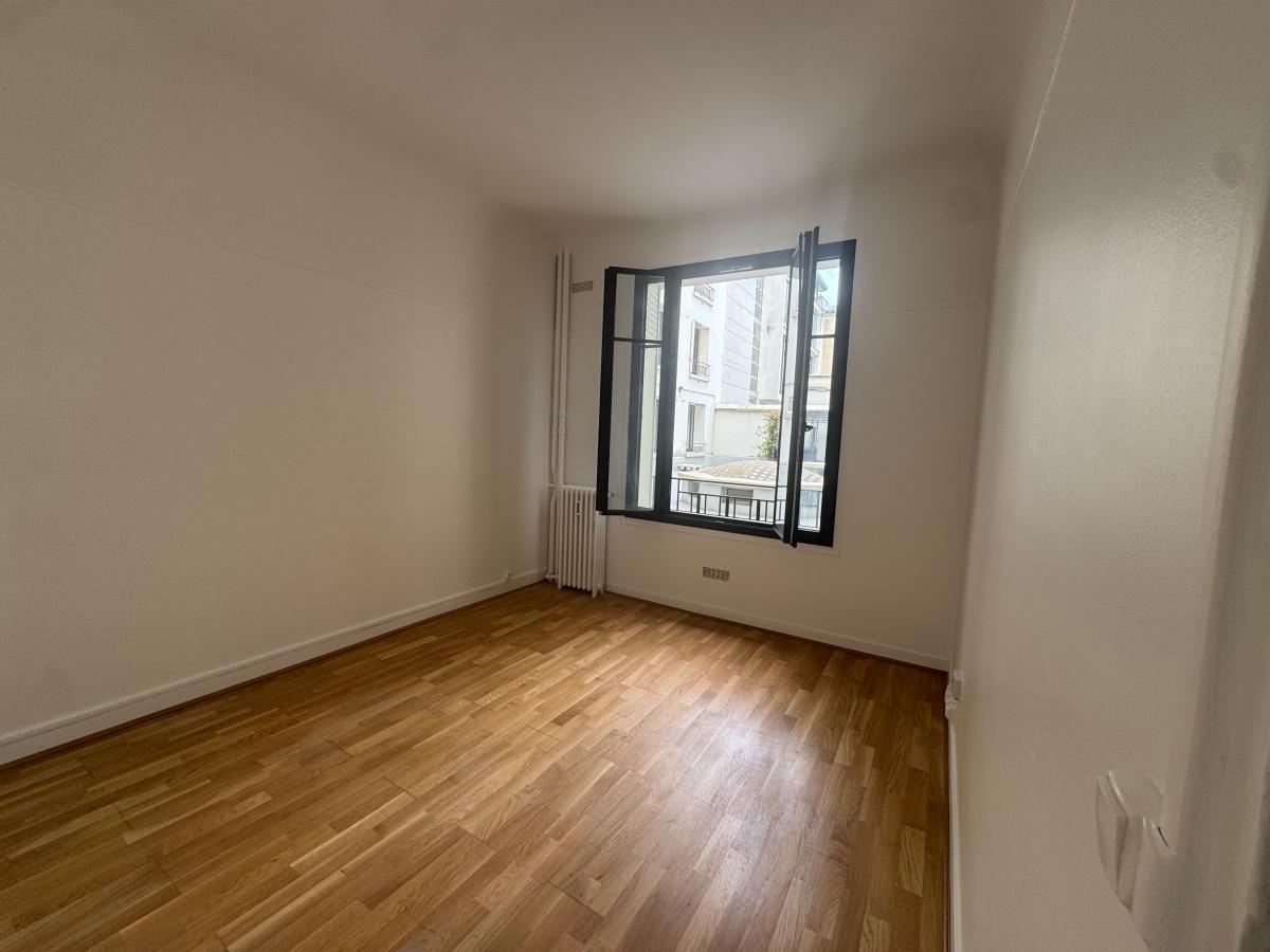 1 pièce - RDC - 240 000 € - Photo #2