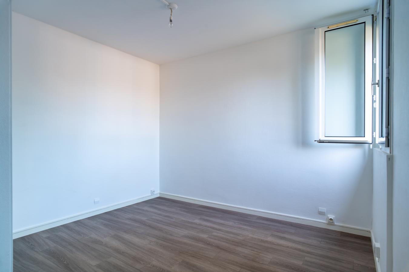 
																																							1 pièce - 
																																						RDC - 29m² - 50 000 € - Photo #2