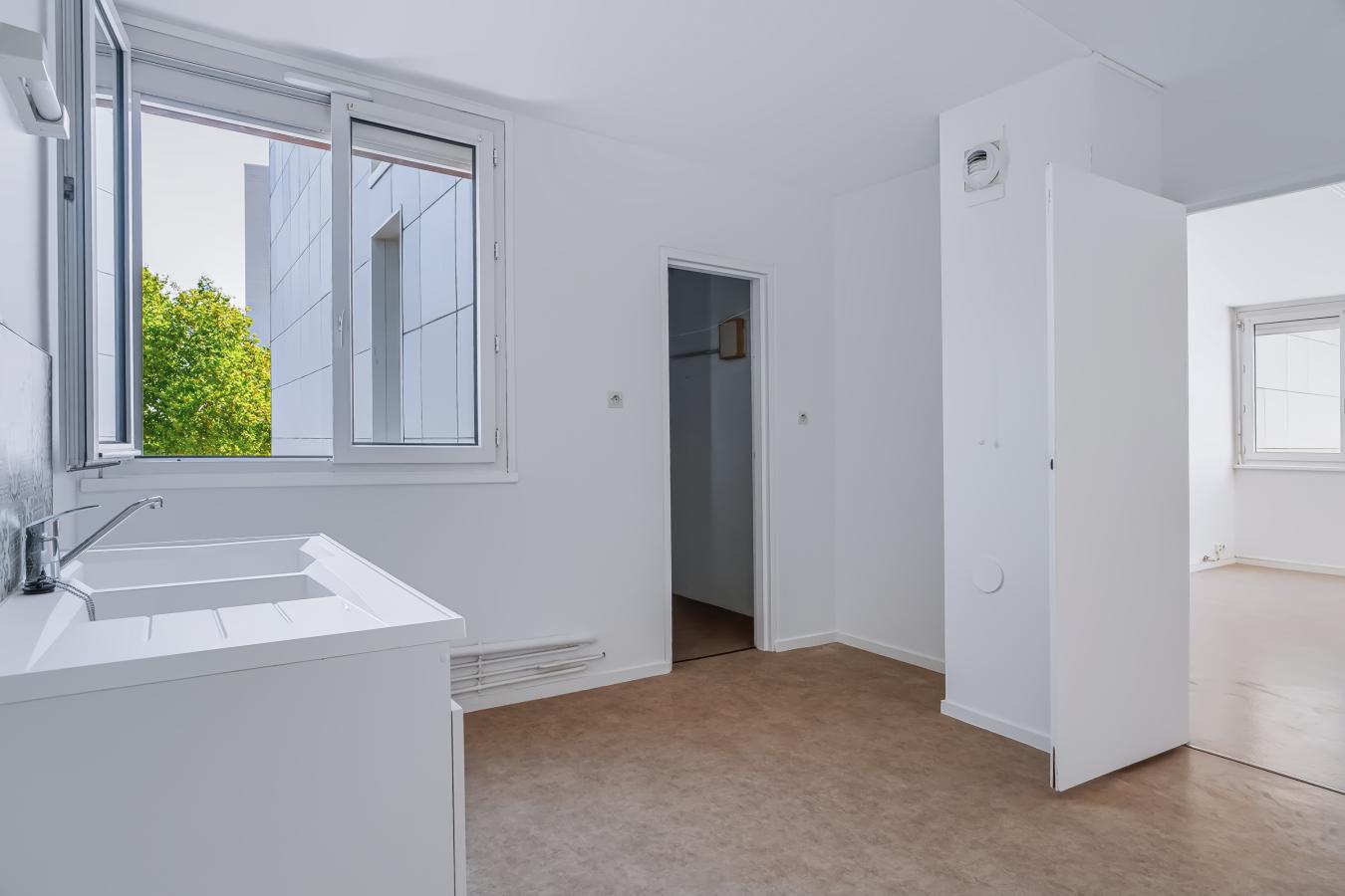 
																																							3 pièces - 
																																						3ème étage - 63m² - 99 000 € - Photo #1