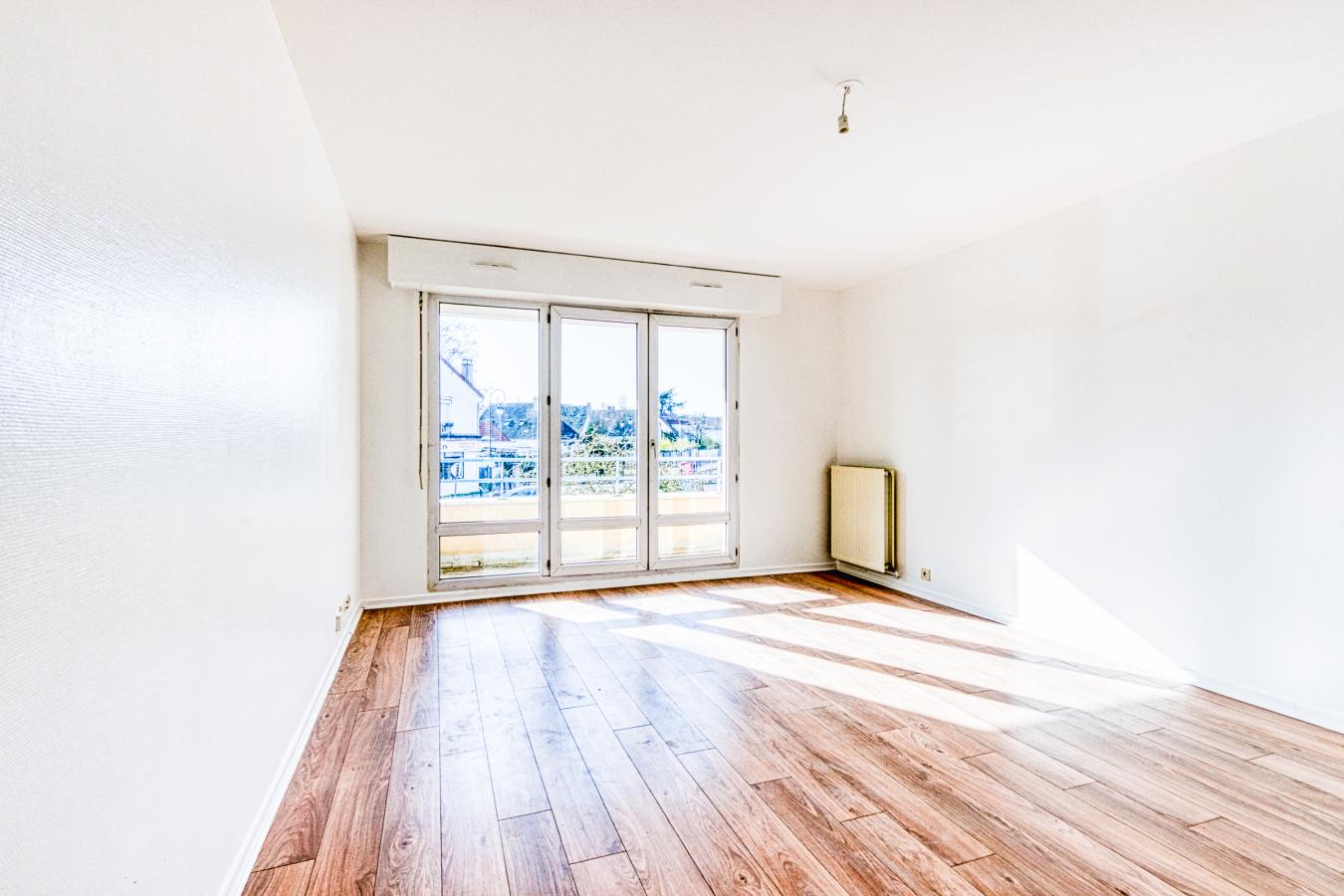 
																			4 pièces - 
																		1er étage - 84m² - 370 000 € - Photo #1