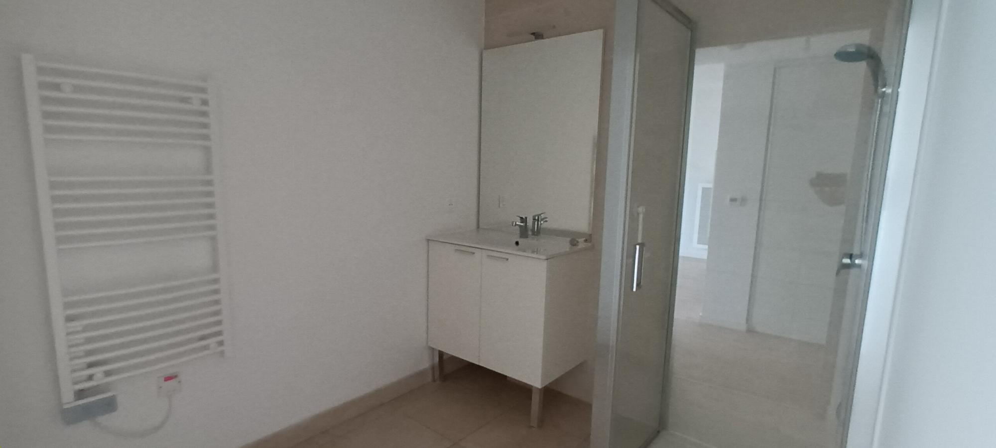
																																							1 pièce - 
																																						RDC - 27m² - 536,17 € - Photo #3