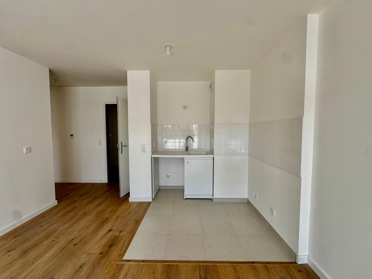 
																			4 pièces - 
																		3ème étage - 79m² - 1 550,40 € - Photo #3