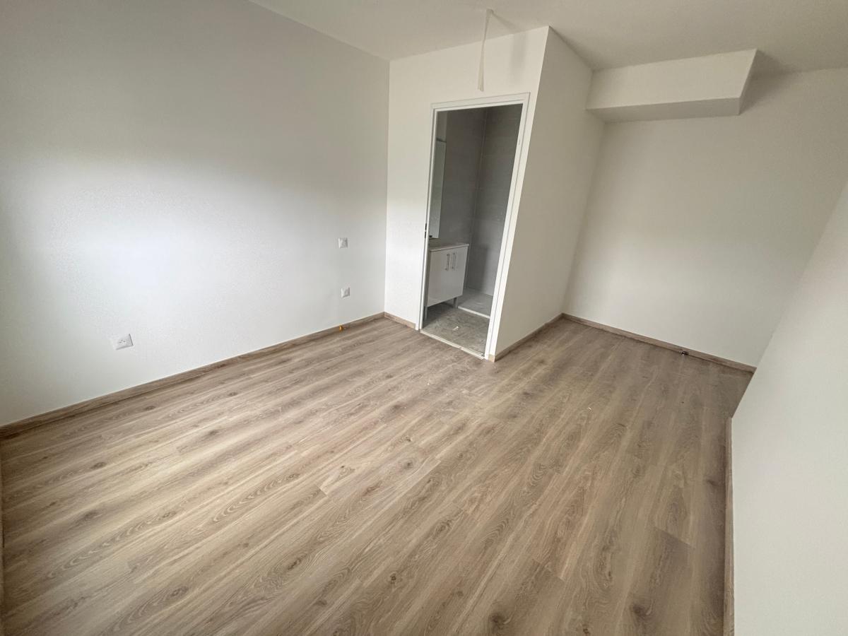 
																																							4 pièces - 
																																						1er étage - 87m² - 1 023,89 € - Photo #7