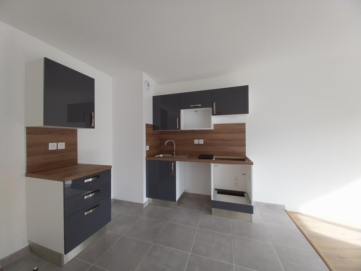 
																																							4 pièces - 
																																						RDC - 97m² - 1 194,35 € - Photo #2