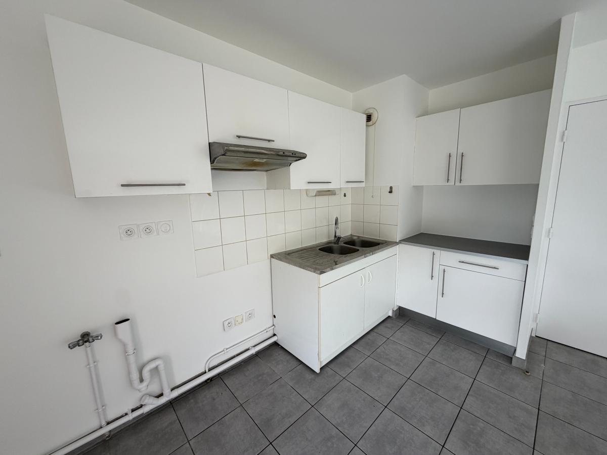 
																																							4 pièces - 
																																						1er étage - 84m² - 903,68 € - Photo #1