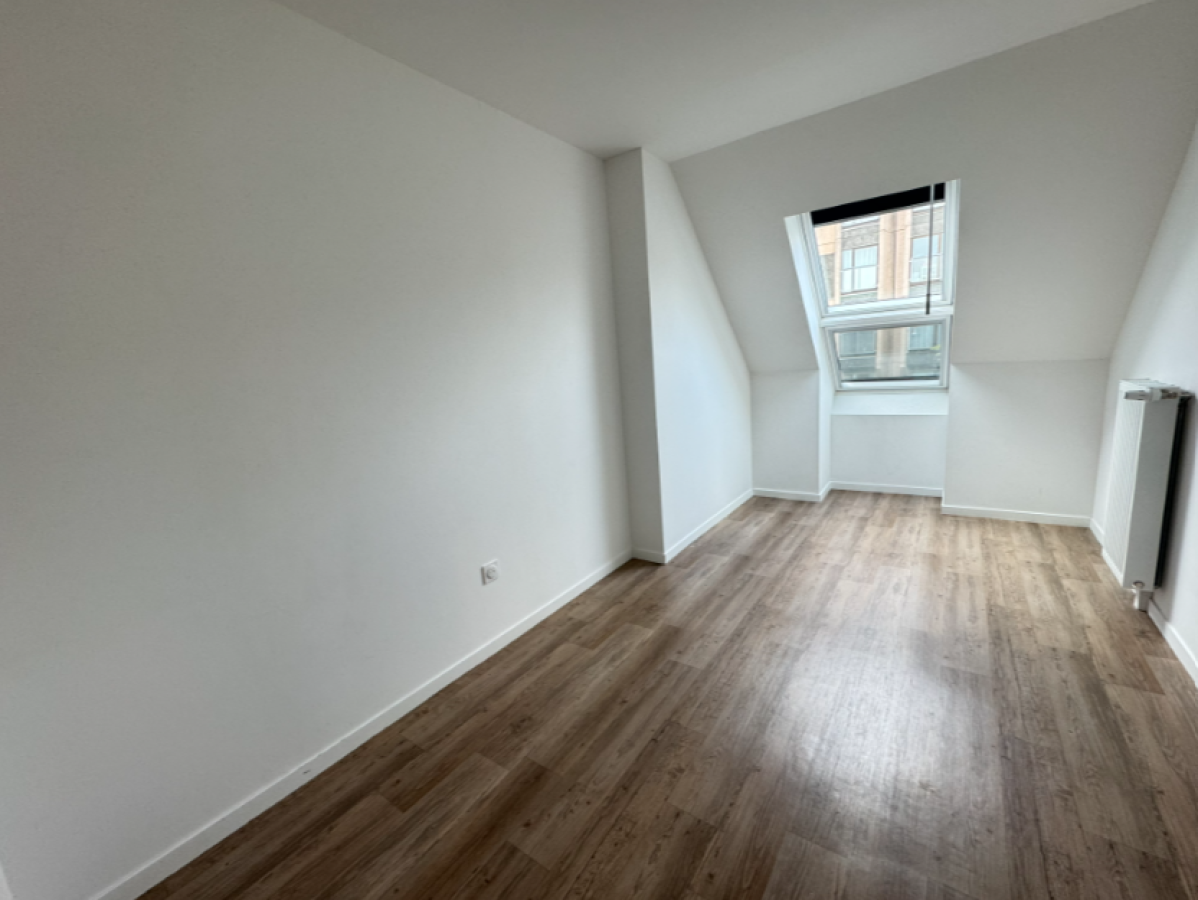 
																																							4 pièces - 
																																						4ème étage - 84m² - 1 002,32 € - Photo #6