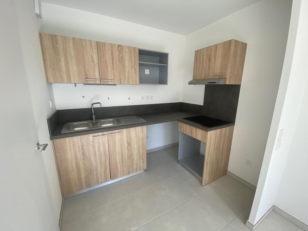3 pièces - 3ème étage - 66m² - 1 054,18 € - Photo #2